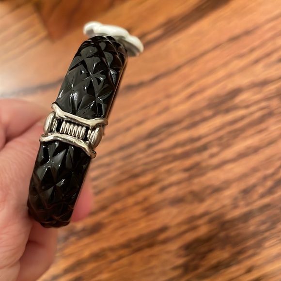 Black Enamel Bracelet with Flower - Picture 5 of 5